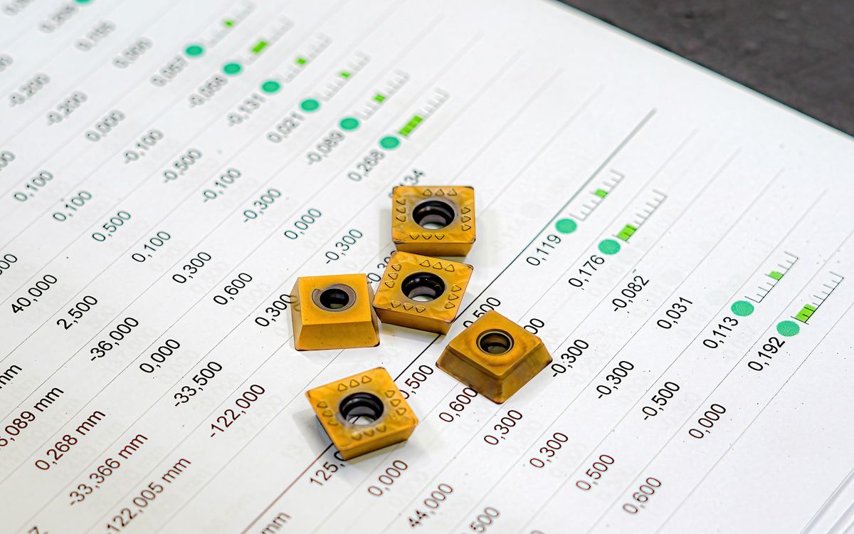 Porovnání manuálního a automatického biddingu podle situace