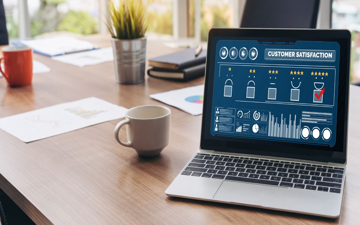 Dashboard monitoringu výkonu na srovnávači